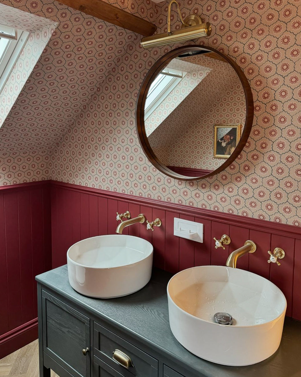 Bathroom in Lick Red 06